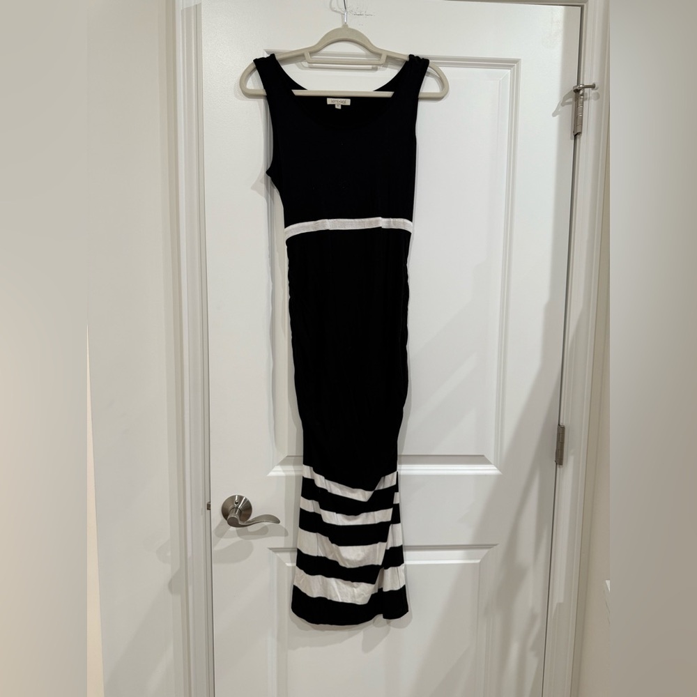 Kimi and Kai Black and White midi Dress